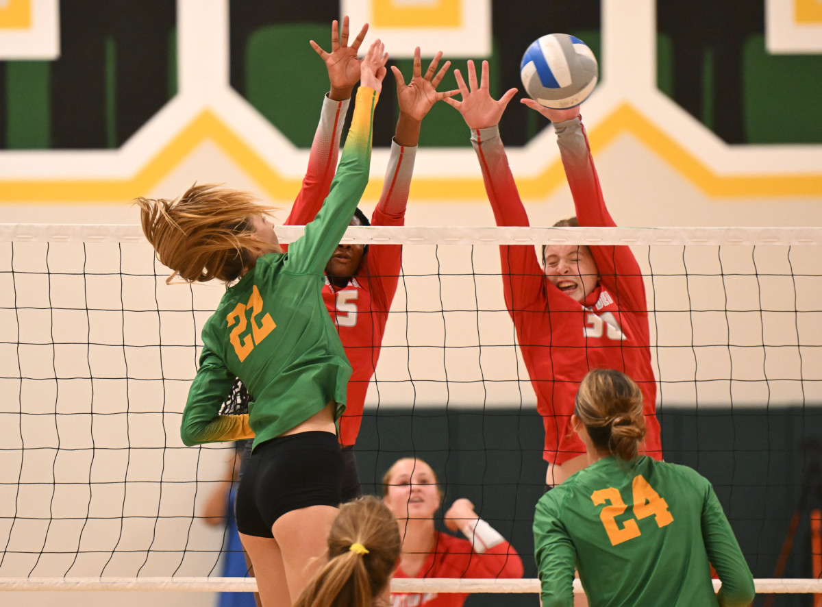 Mira Costa vs. Mater Dei girls volleyball by Heston Quan 8-29-23082920238 (1)
